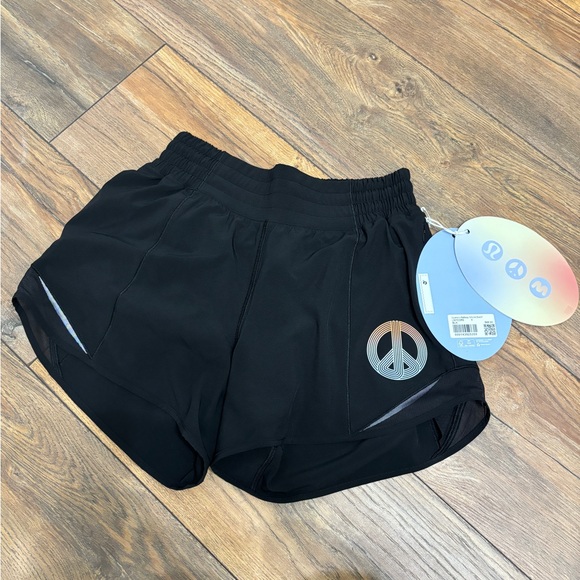 Lululemon X madhappy hotty hot shorts 4 NWT - Picture 4 of 5